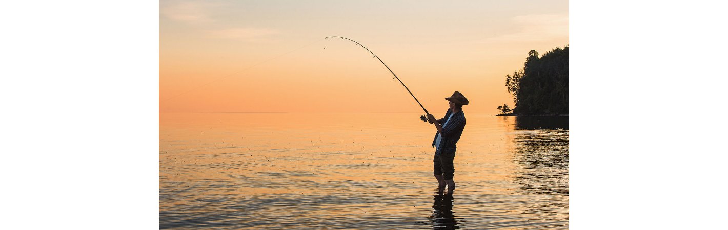 «Ο Ψαράς» του Τζον Λάνγκαν είναι μια βουτιά στο άγνωστο, το μεταφυσικό και το φανταστικό